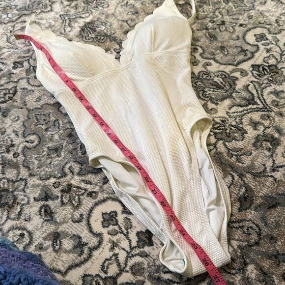NWT Kate Spade Plunge One Piece Swimsuit - Pique Scallops in White- Size Small - Picture 7 of 9